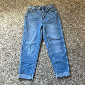 Size 2. Mom, wide leg jeans. Too big for my liking.